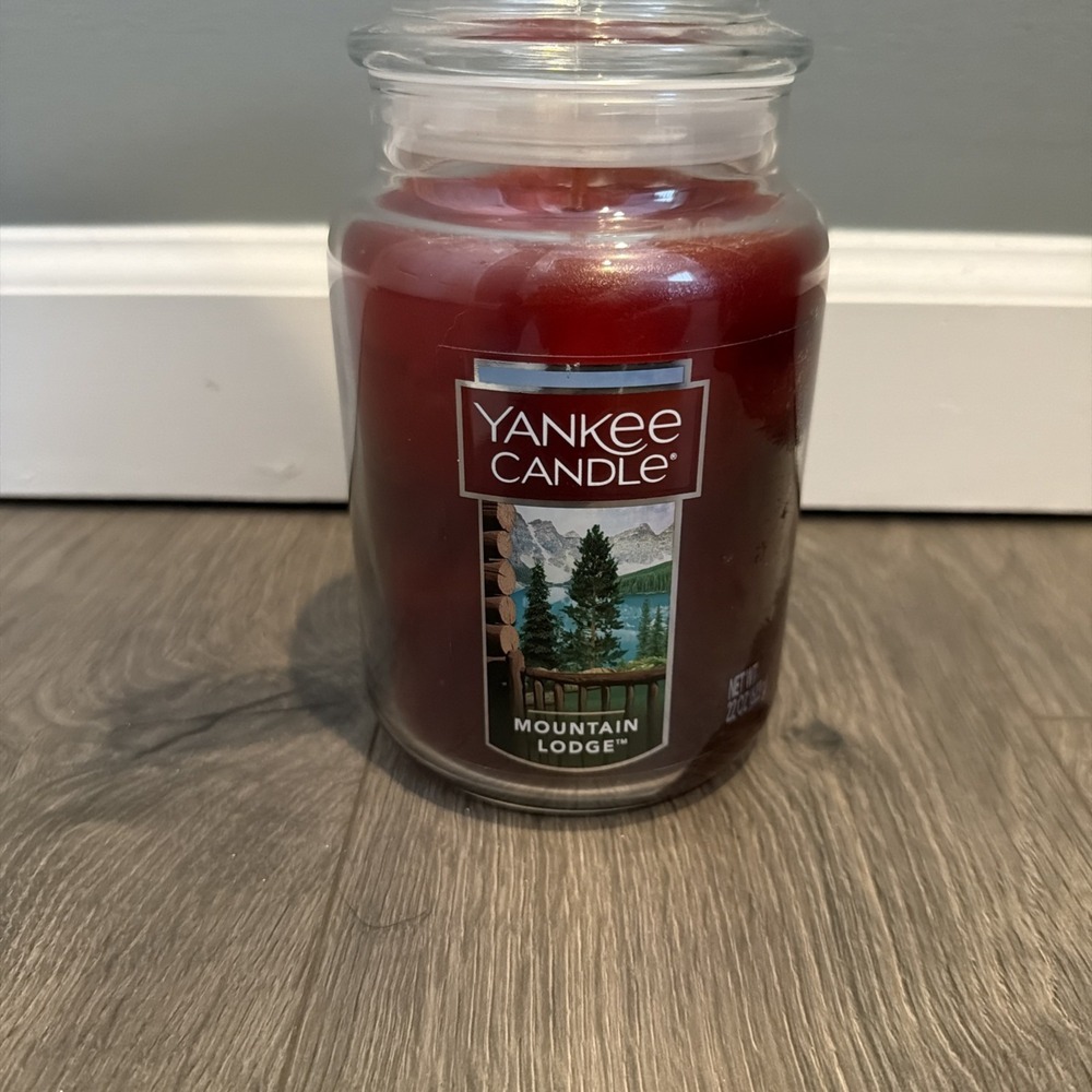 Yankee Candle Mountain Lodge Scented Candle Single Wick Glass 22 OZ 110-150 Hr - Picture 1 of 3